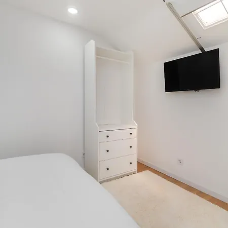 Whome Stylish Top-floor Flat In Iconic Chiado * Lisboa