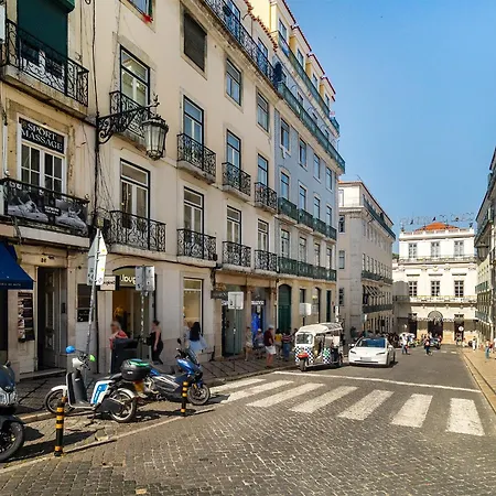 Whome Stylish Top-floor Flat In Iconic Chiado