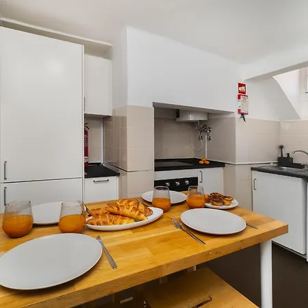 Whome Stylish Top-floor Flat In Iconic Chiado *