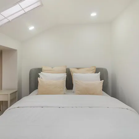 Whome Stylish Top-floor Flat In Iconic Chiado Apartment Lisbon