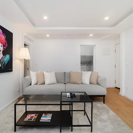 Whome Stylish Top-floor Flat In Iconic Chiado *