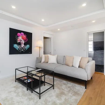 Whome Stylish Top-floor Flat In Iconic Chiado * Lisboa